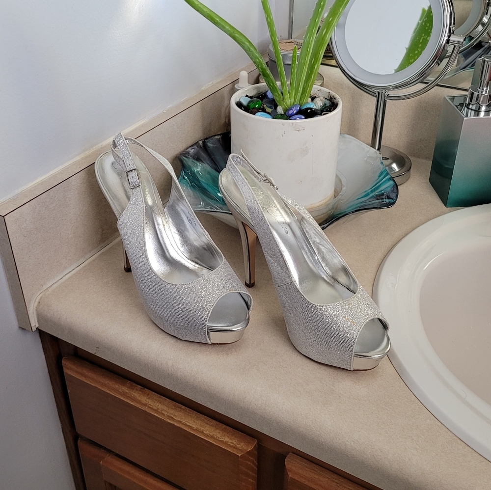 Shoes - Picture 2 of 4